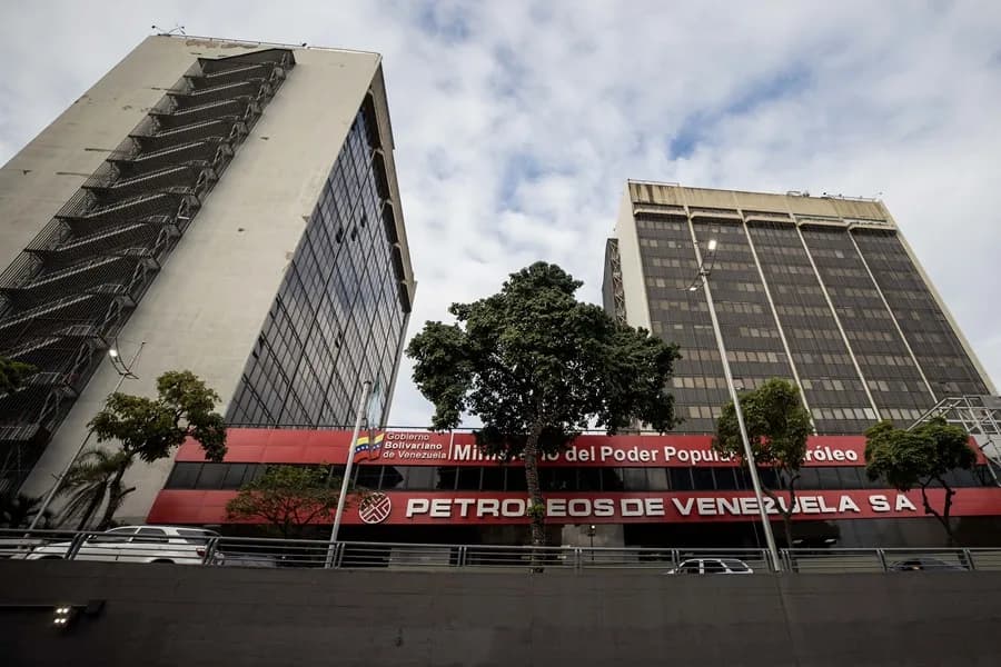 Revocan permiso a petroleras para exportar crudo venezolano