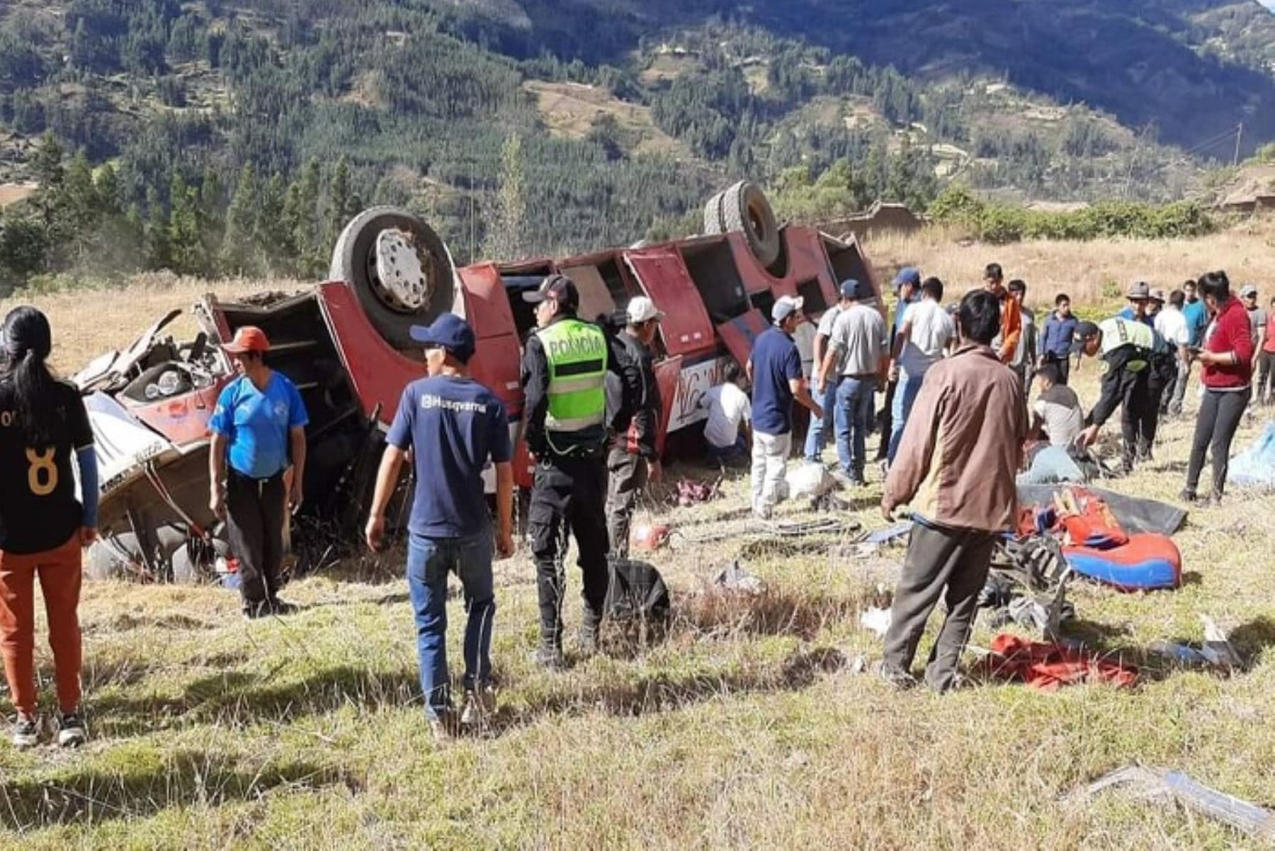 Accidente de ómnibus deja 9 fallecidos y 14 heridos