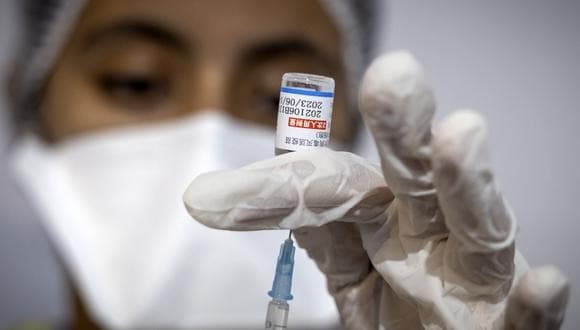 OMS considera que vacunas Sinovac y Sinopharm requieren tres dosis