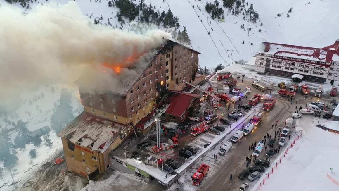 Incendio en hotel de esquí deja 69 fallecidos en Turquía