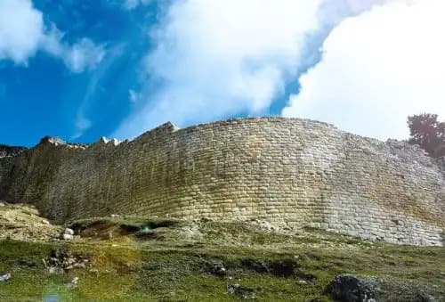 Fortaleza de Kuélap recupera muralla que colapsó en 2022