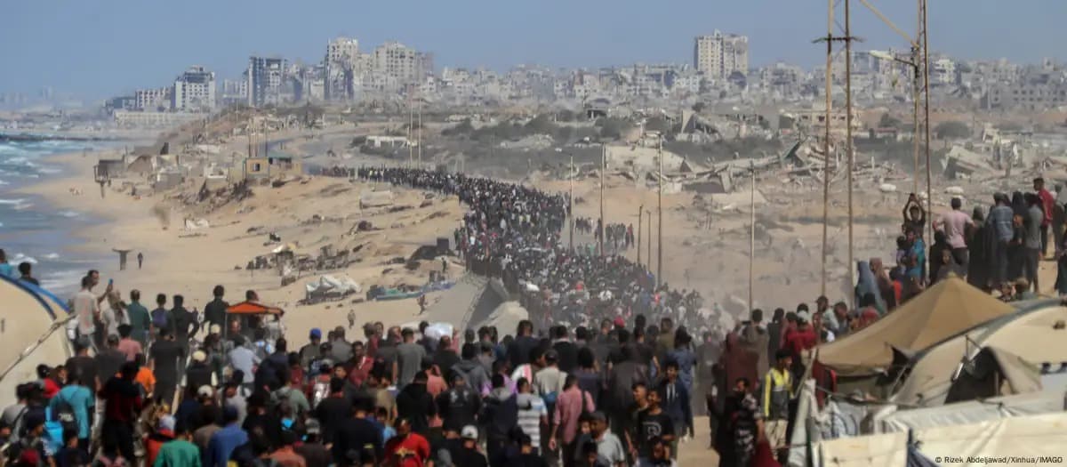 Miles de palestinos regresan a Gaza tras cese de alto el fuego