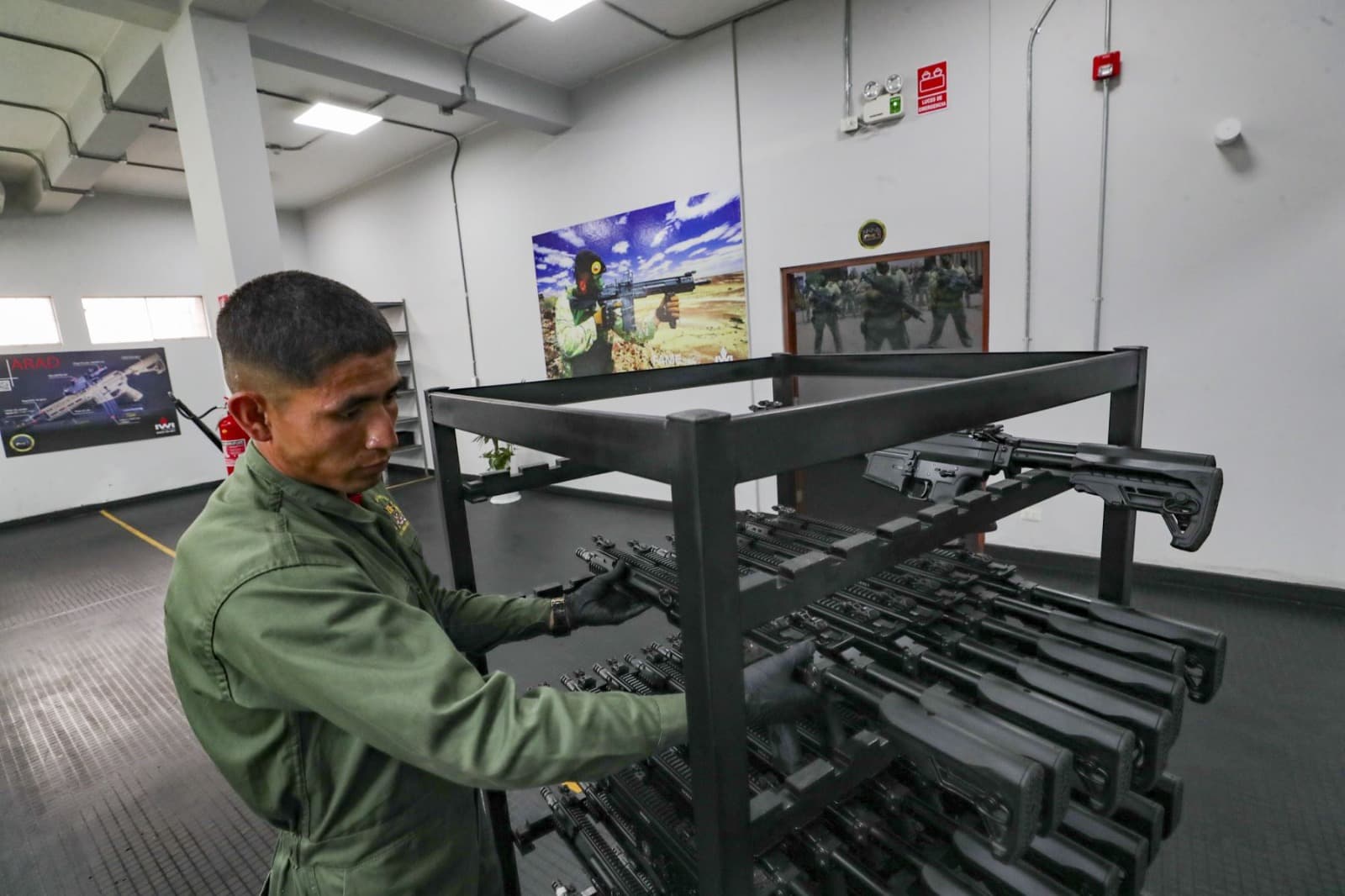 Contraloría: Incumplen entrega de 10 mil fusiles para el Ejército