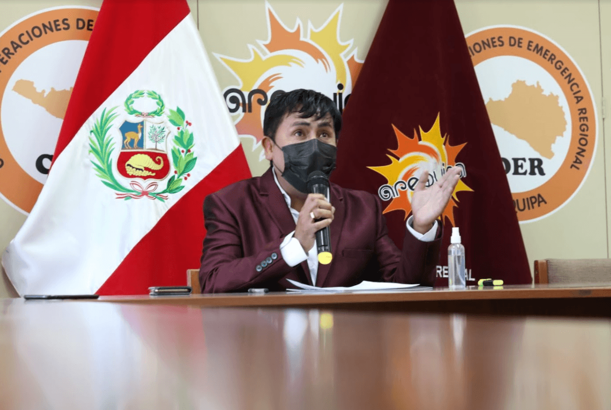 Cáceres Llica pedirá autorización para comprar vacunas rusas