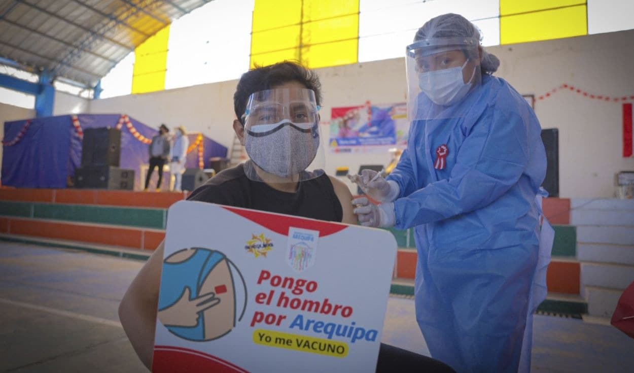 Inició inmunización a jóvenes de 18 a 28 años