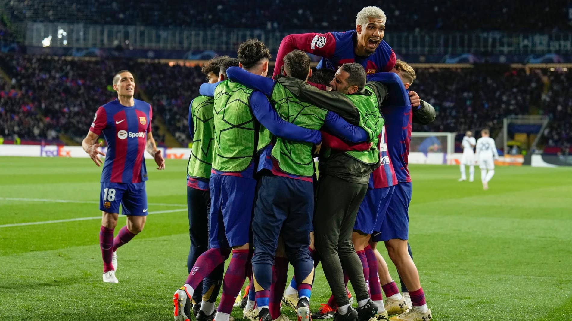 Barcelona pasó a cuartos de final de la Liga de Campeones