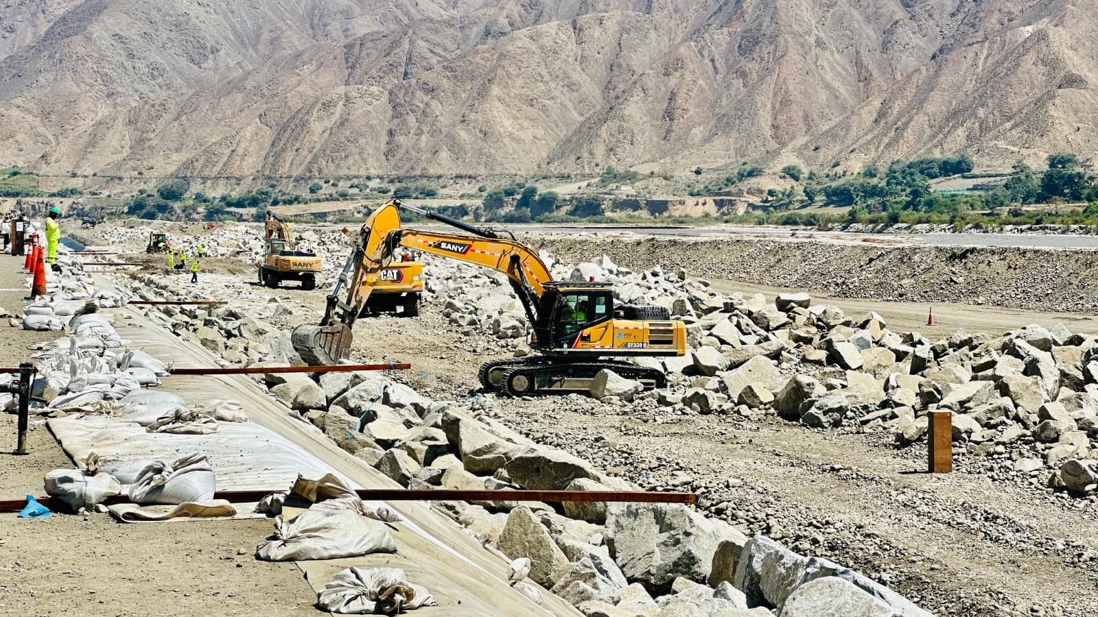 MEF transfiere S/ 317 millones para obras contra inundaciones