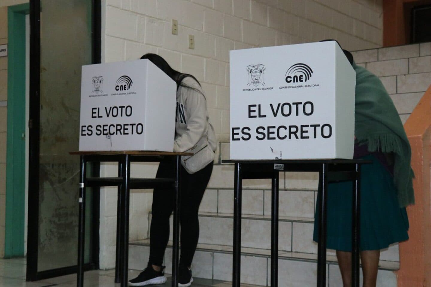 Plantean la instalación de bases militares extranjeras en Ecuador