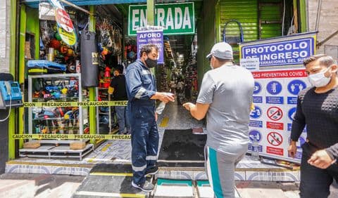 Negocios en espacios cerrados exigirán vacunación completa