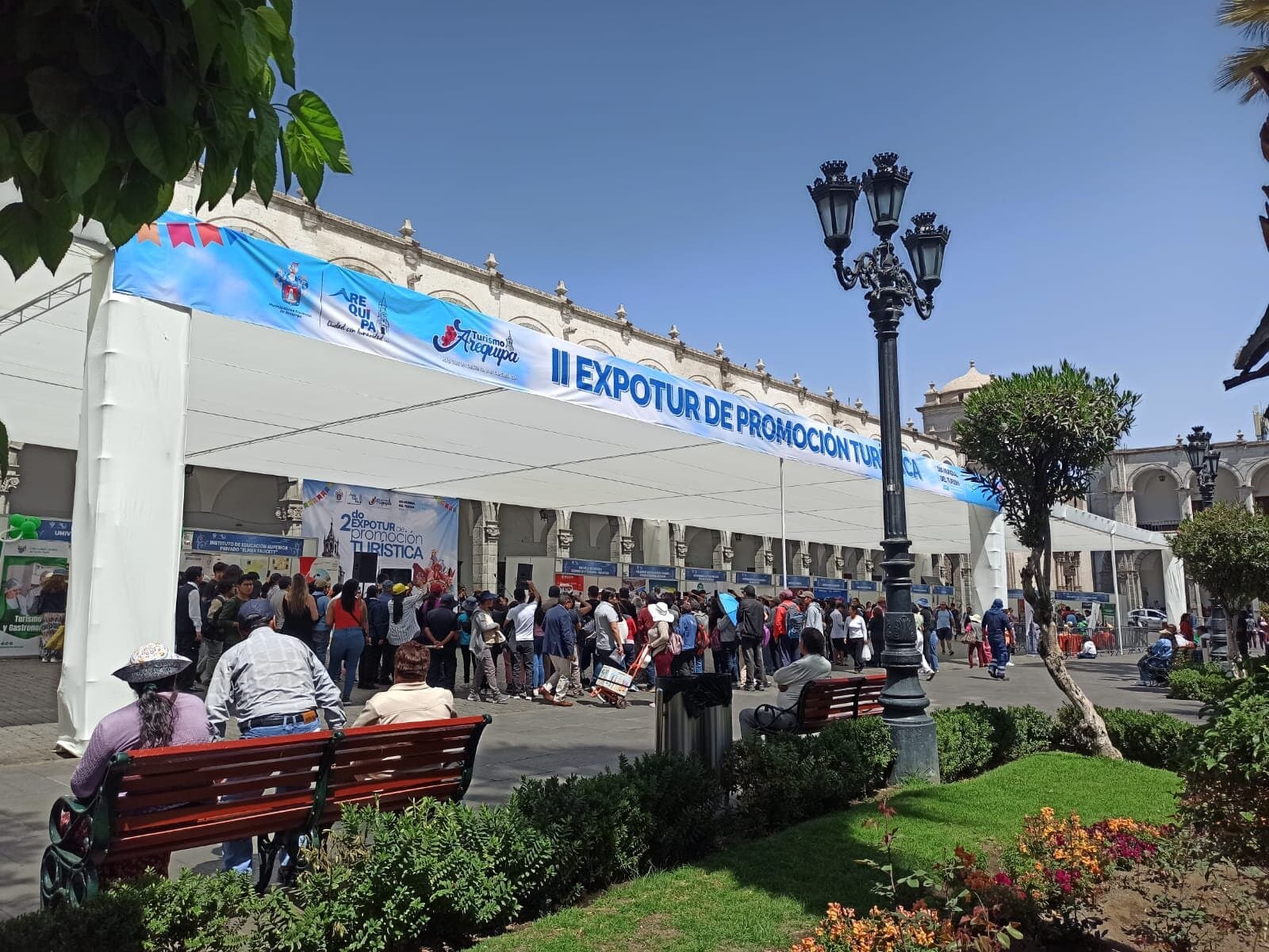 Exponen la variada oferta turística de Arequipa en feria