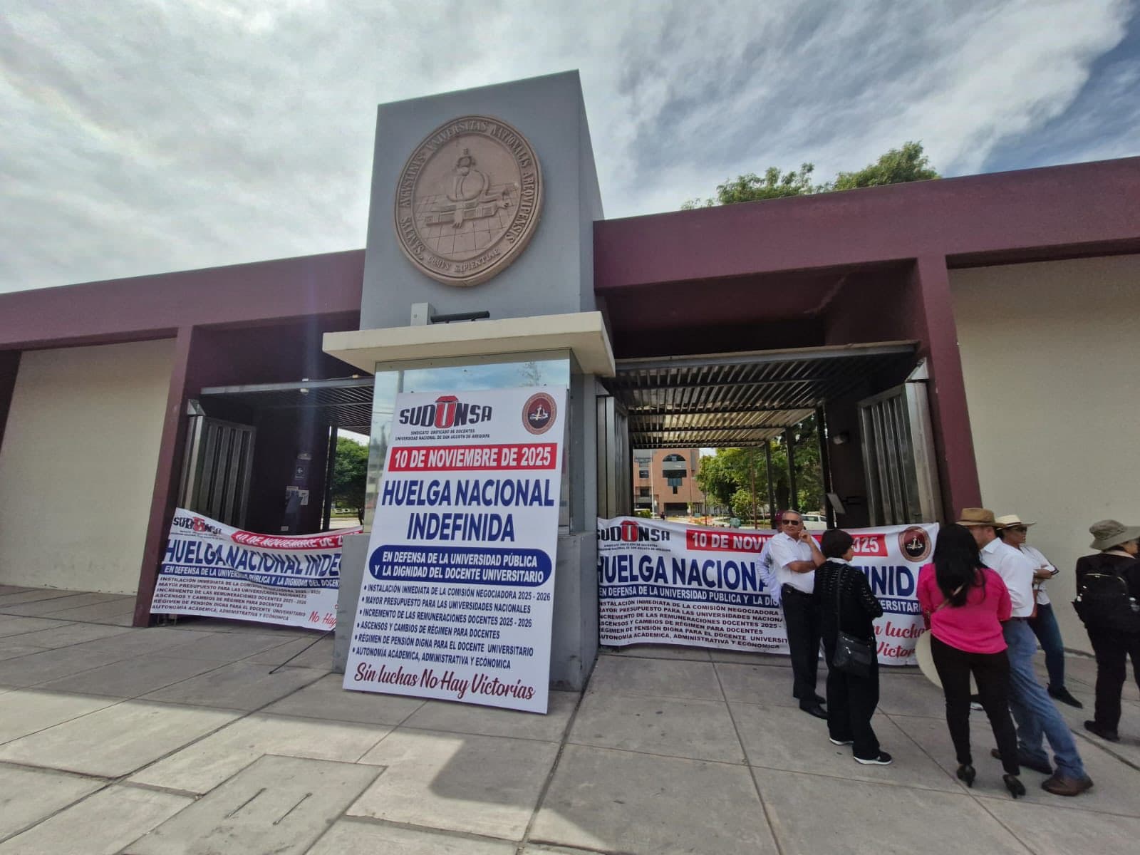 Radicalizan paro indefinido los docentes universitarios