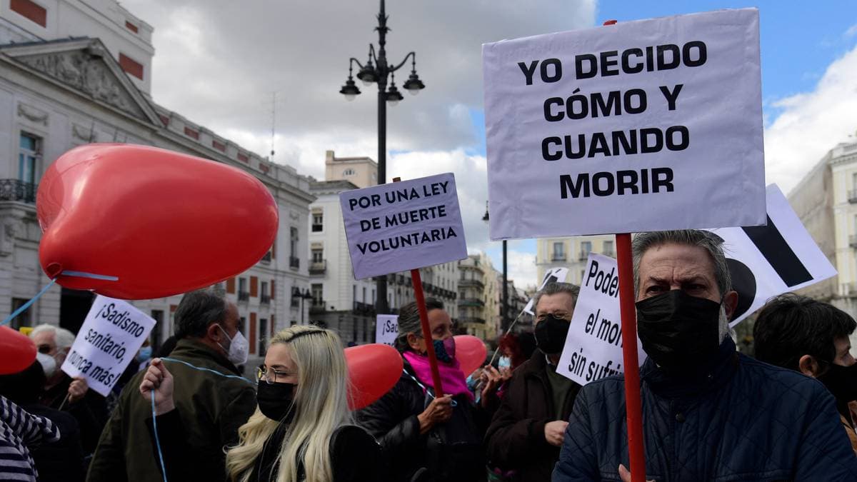 España aprueba ley de eutanasia