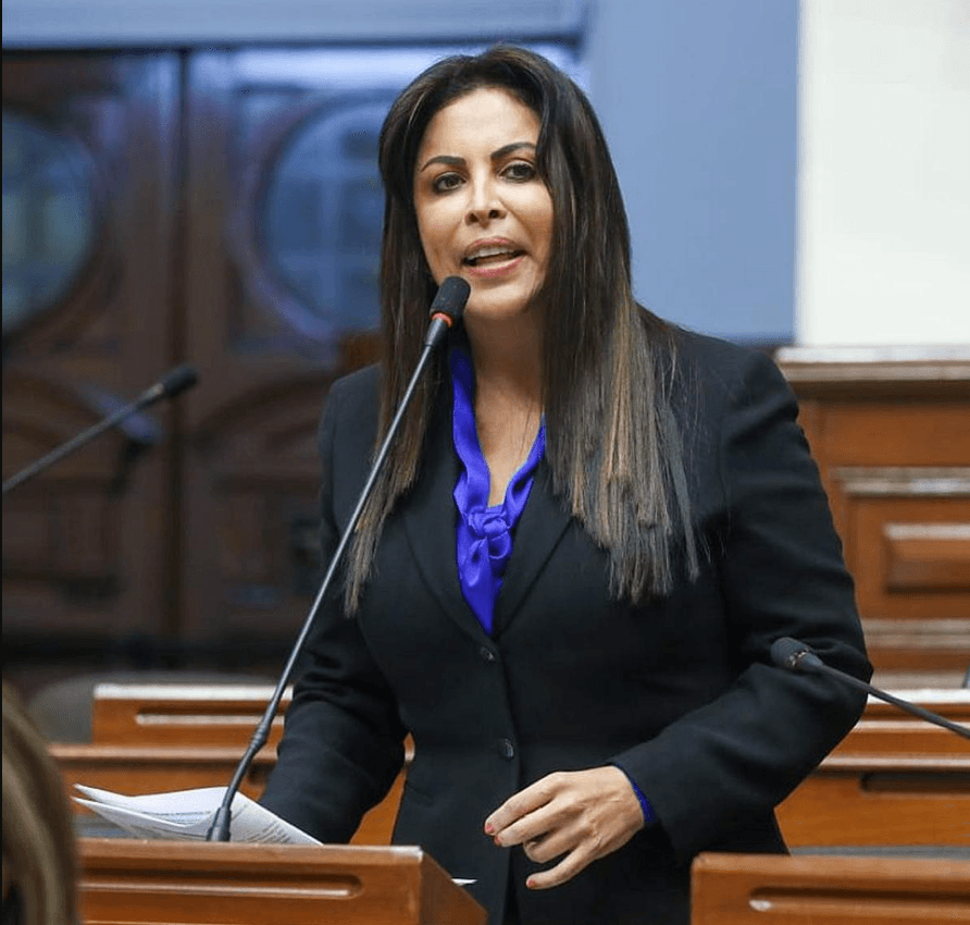 Chirinos anunció moción de interpelación contra Betssy Chávez