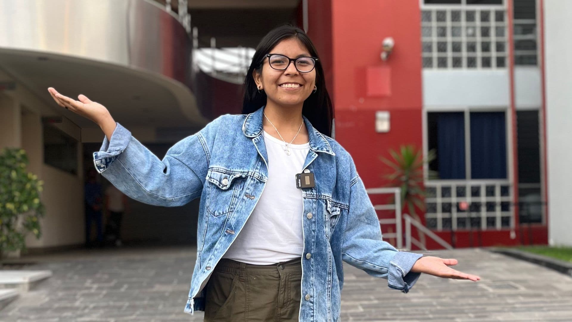 Joven arequipeña premiada por la NASA recibe beca del Cultural