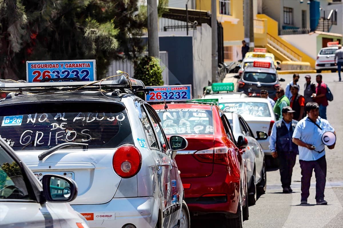 Taxistas en Arequipa piden subsidio para afrontar suba de combustible