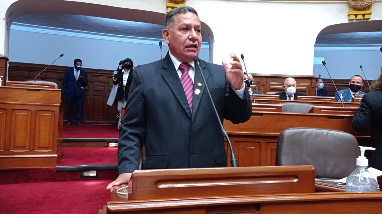 Medina dice que Castillo ofreció obras a congresistas