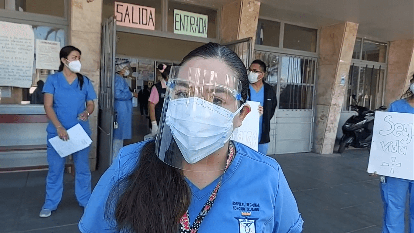Residentes atienden a pacientes COVID-19 sin insumos adecuados
