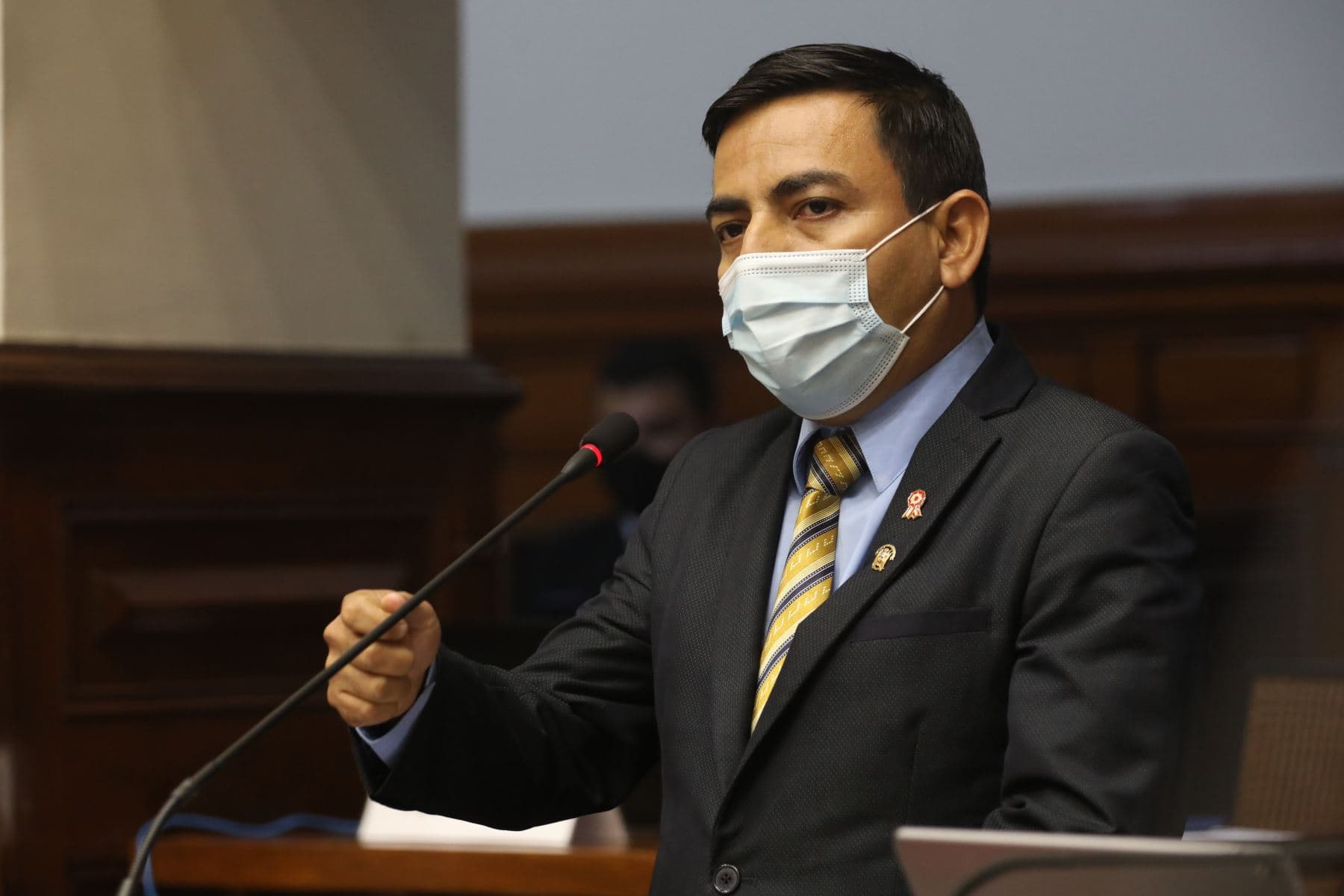 Presentan moción de censura contra Francisco Sagasti