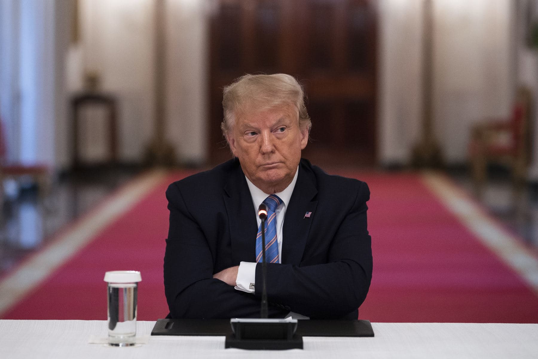 Twitter advierte con suspender la cuenta de Trump