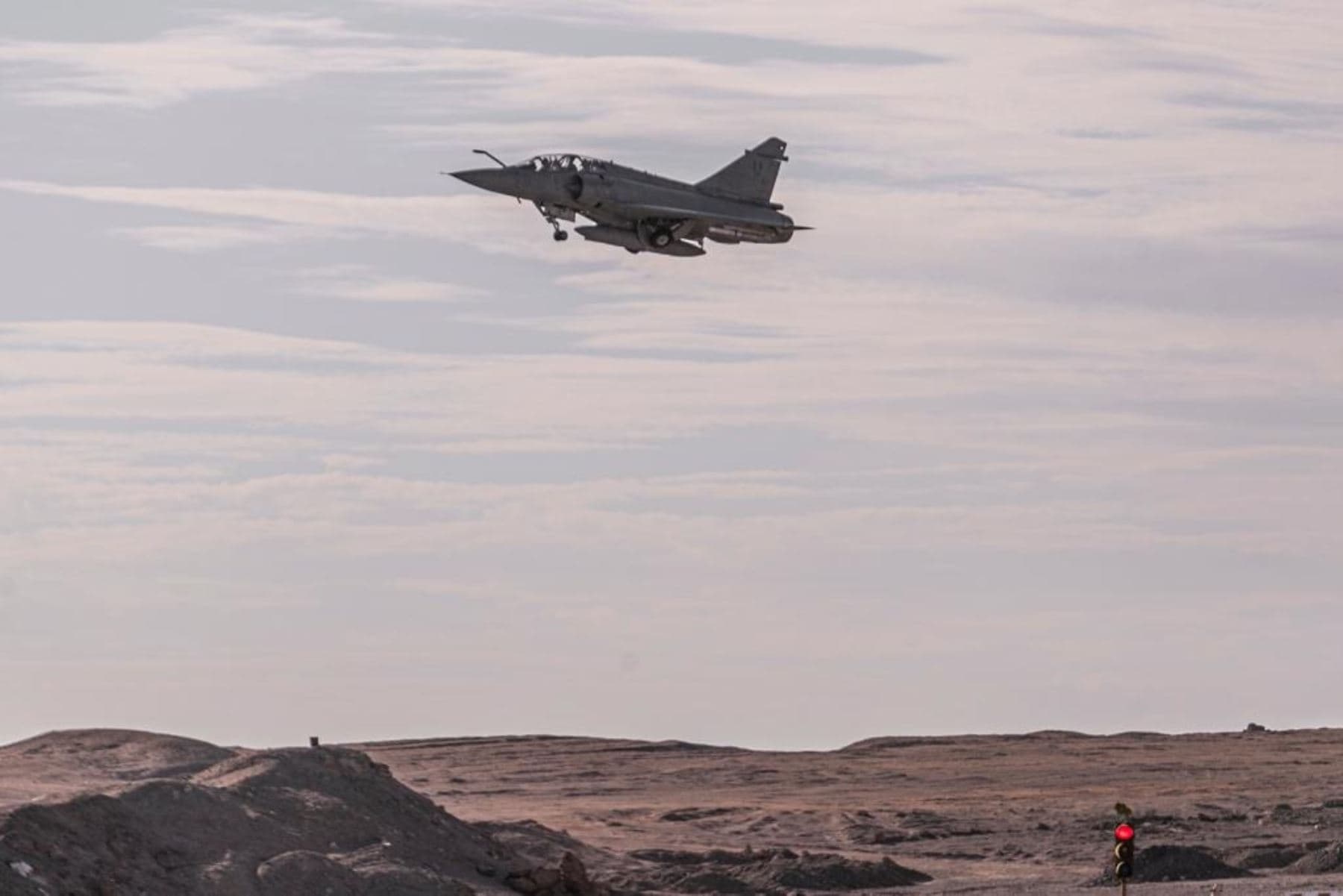 Reanudan búsqueda de desaparecido avión Mirage 2000 en Arequipa