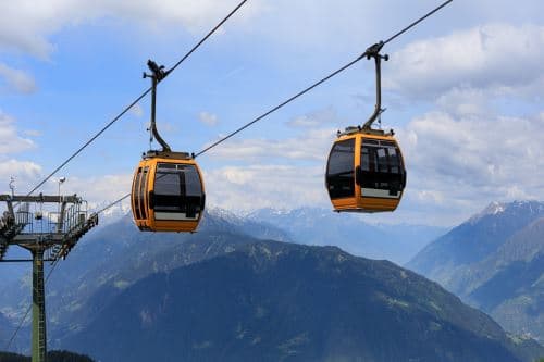 Anuncian proyectos para la construcción de teleféricos