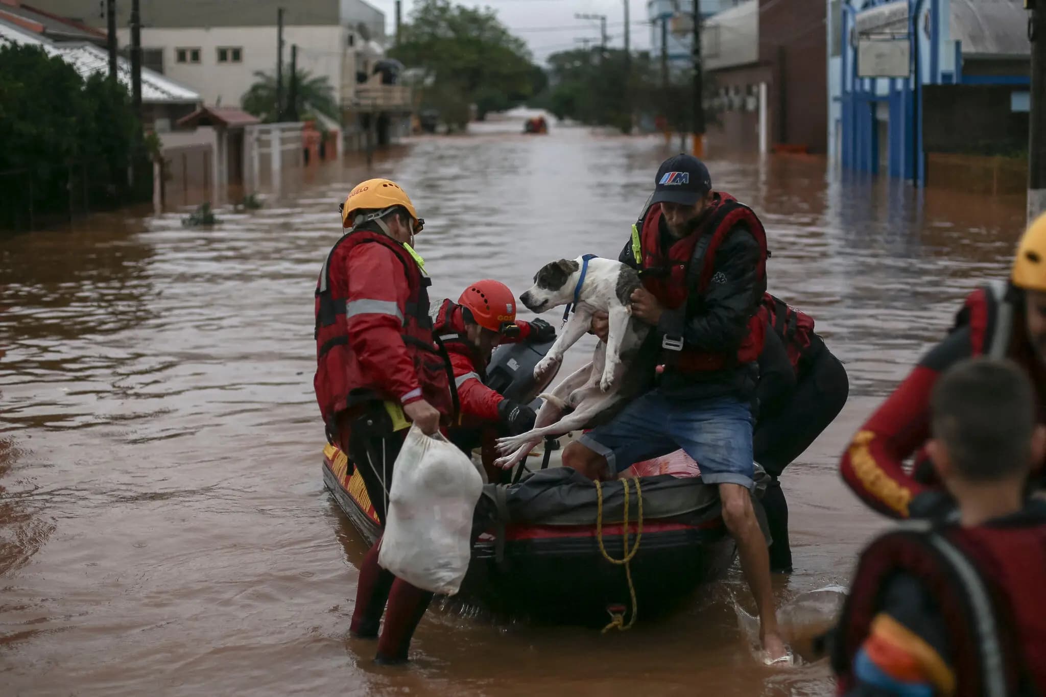Brasil superó el centenar de muertos por las inundaciones