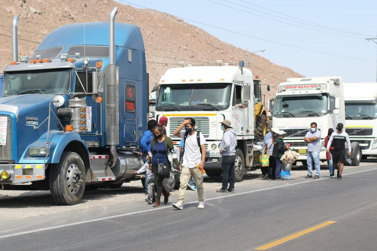 Transportistas anuncian paro indefinido desde el 8 de noviembre