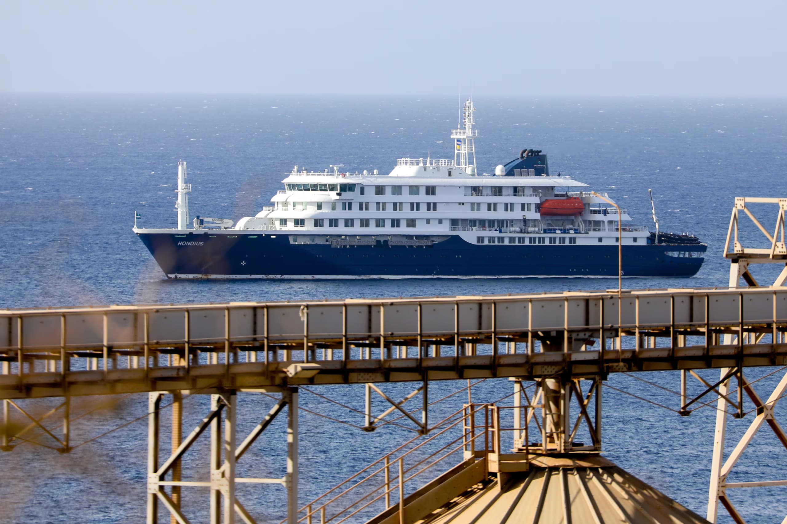 Casos sospechosos de hantavirus serán evacuados del crucero