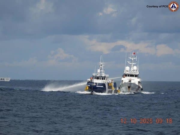Barco chino habría embestido deliberadamente a navío filipino
