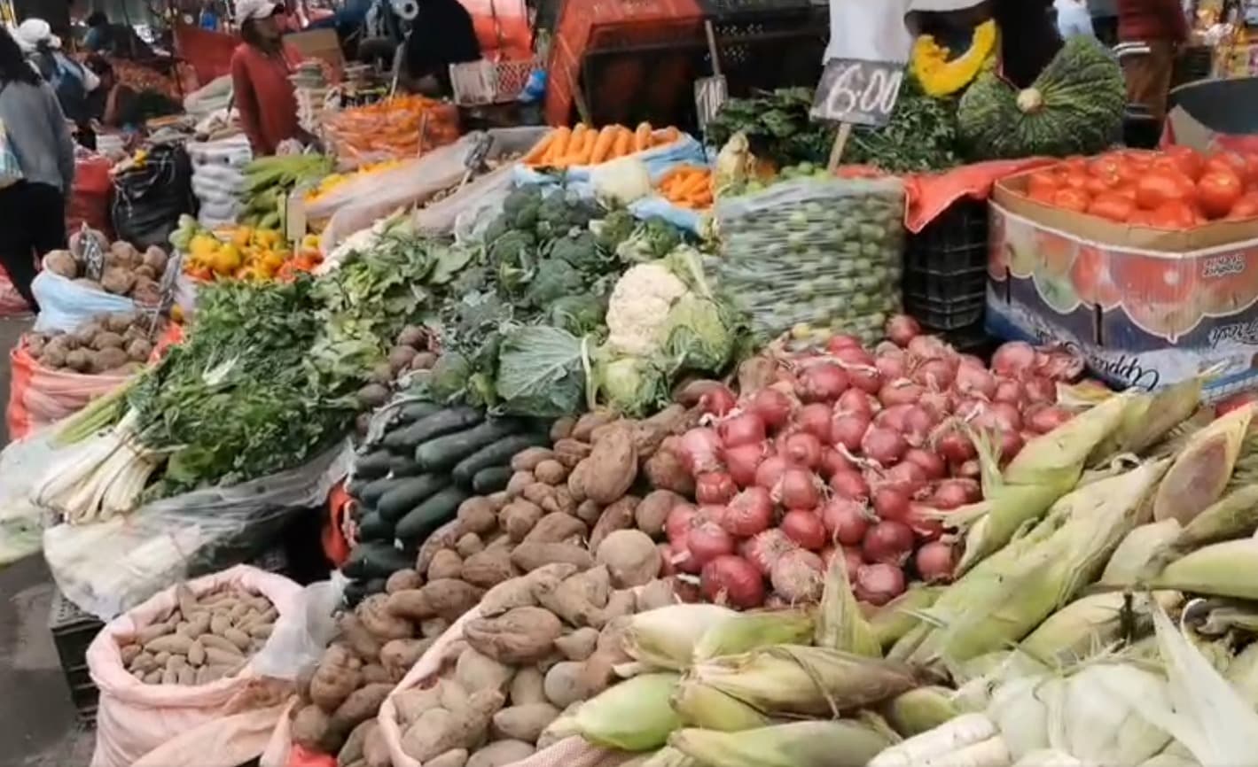 Tomate y pollo siguen en alza, mientras la cebolla se abarata