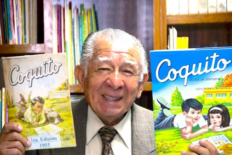Inauguran estatua en homenaje al creador de "Coquito"