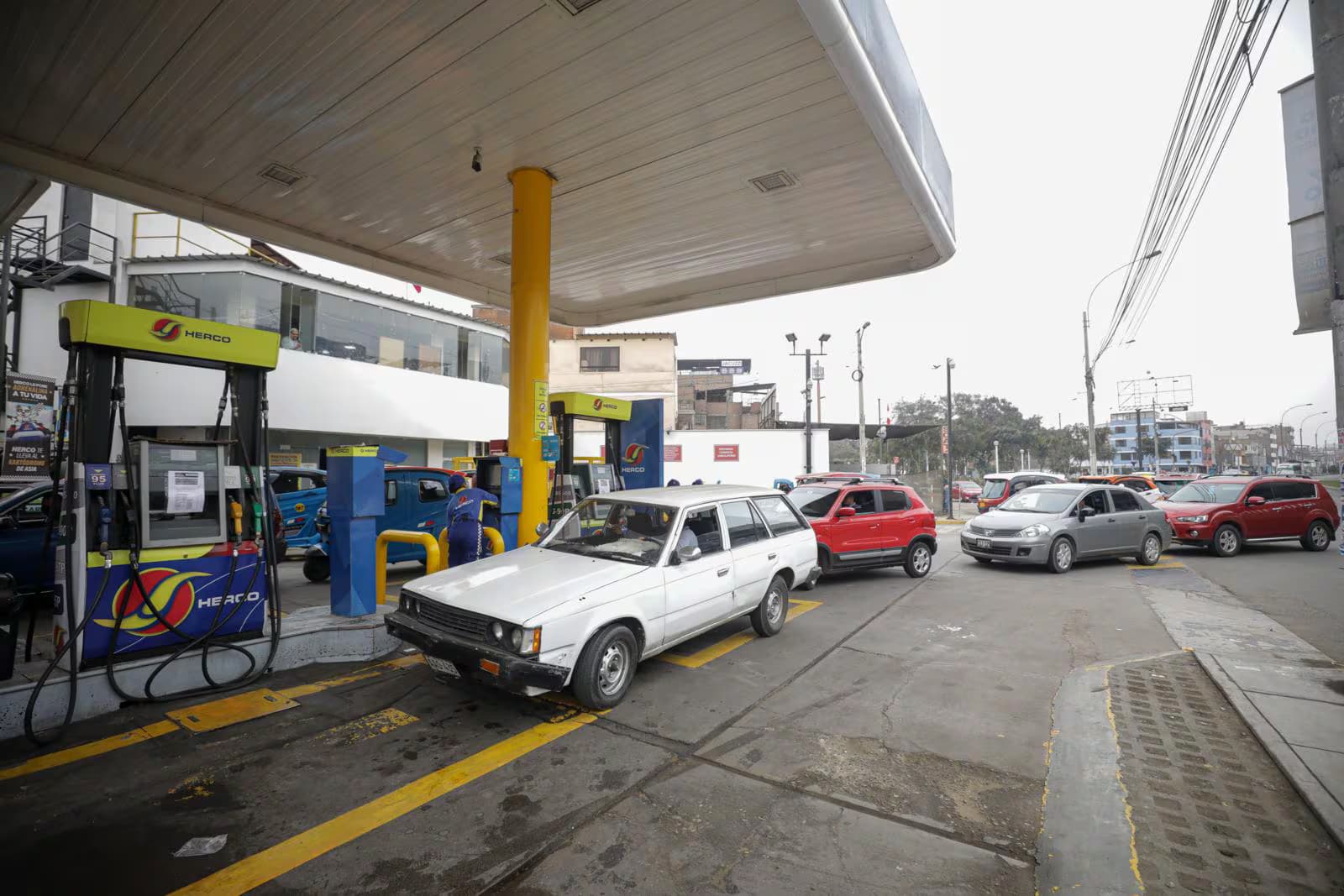 Gobierno asegura suministro de GLP y gasolina en todo el país