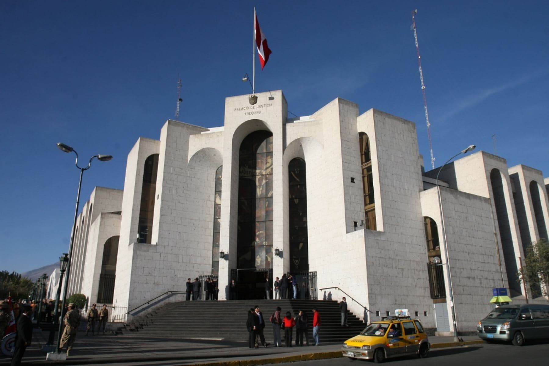 Dictan cadena perpetua a excuidadora de albergue en Arequipa