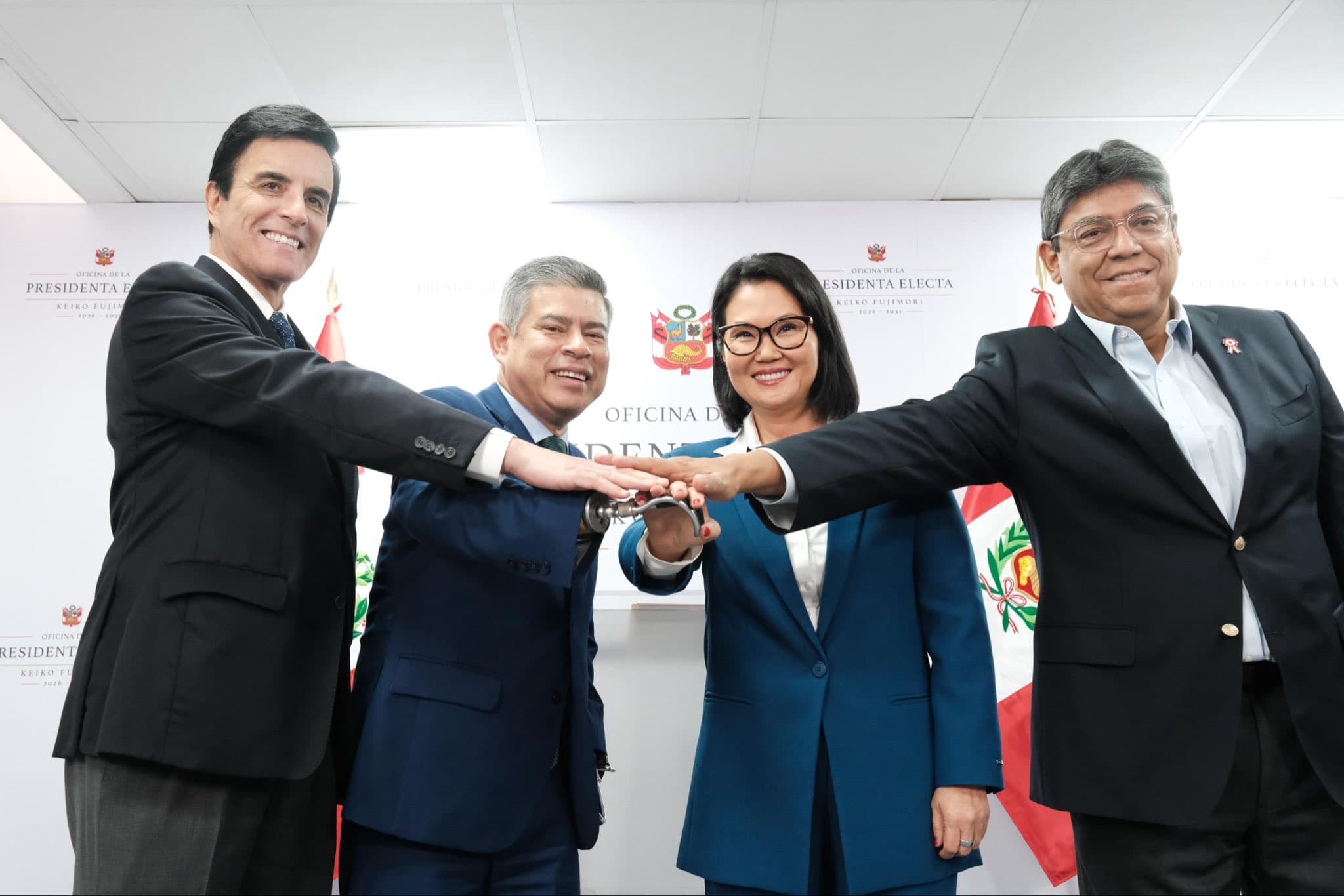 Keiko Fujimori presenta a los primeros ministros de su gobierno