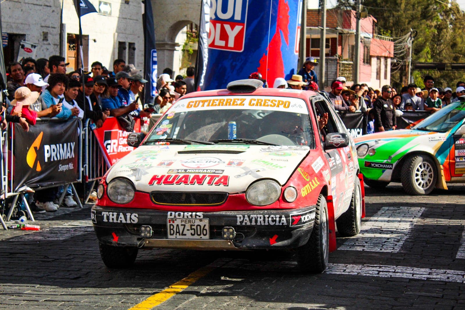 Concluye rally Caminos del Inca ante cientos en plaza de Cayma