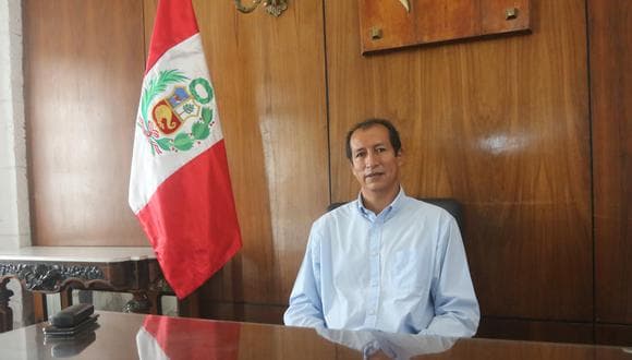 Renuncia prefecto regional de Arequipa