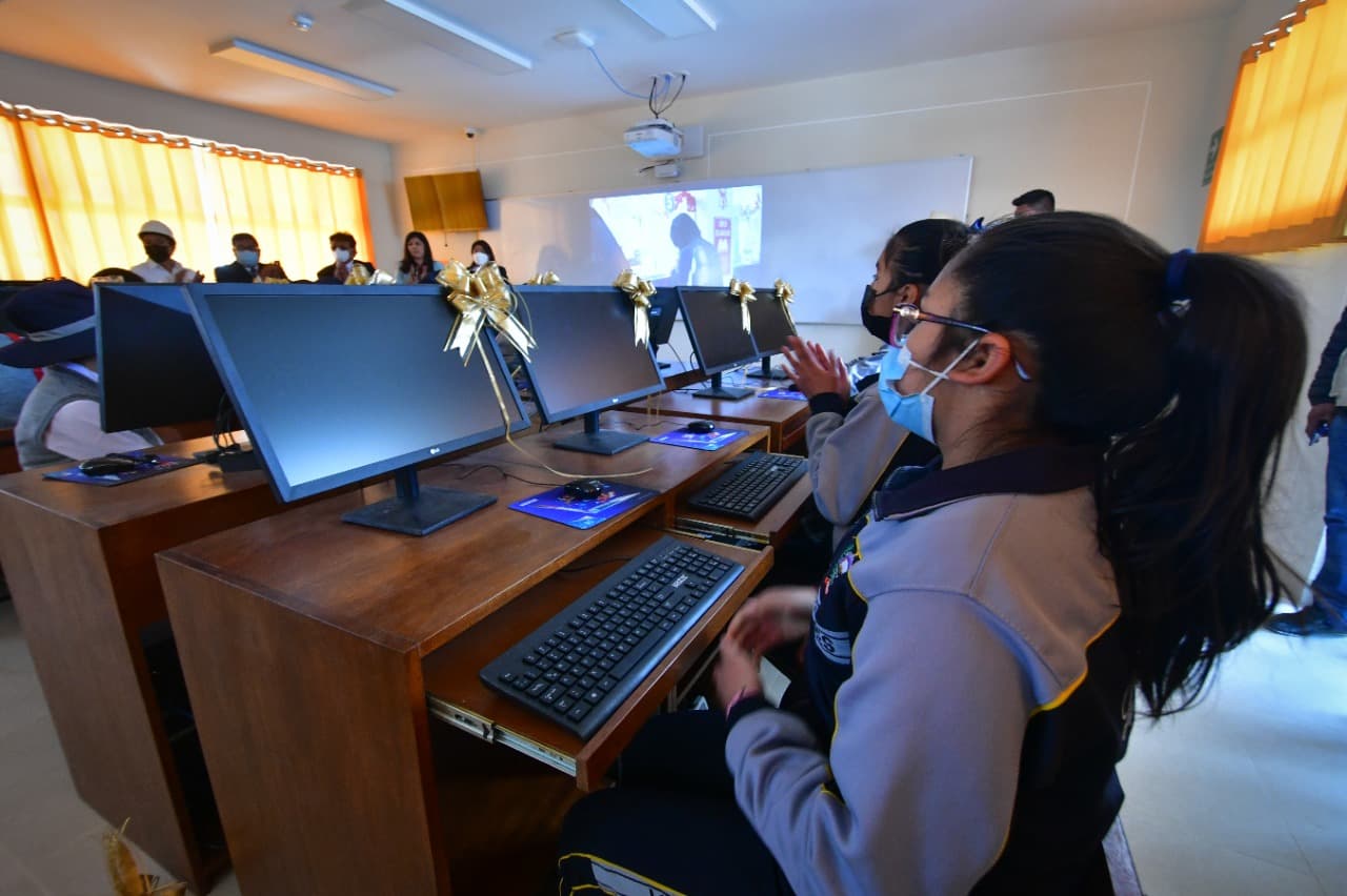 Inauguran colegio en Cerro Colorado