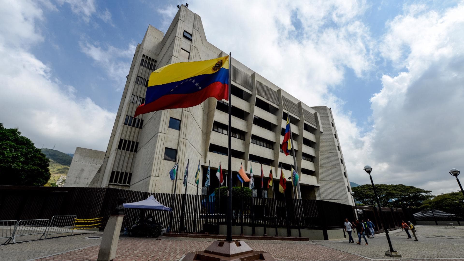 Justicia venezolana cita a candidatos presidenciales