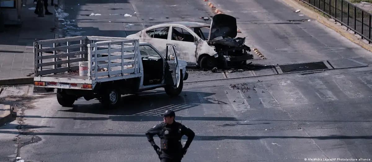 Violencia estalla en Guadalajara tras la muerte de “El Mencho”