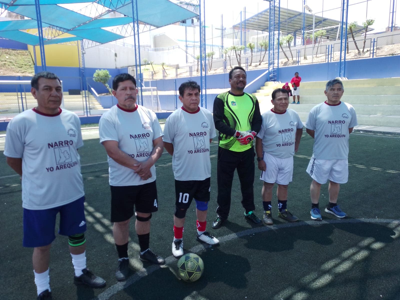 Exalumnos regresaron a la cancha