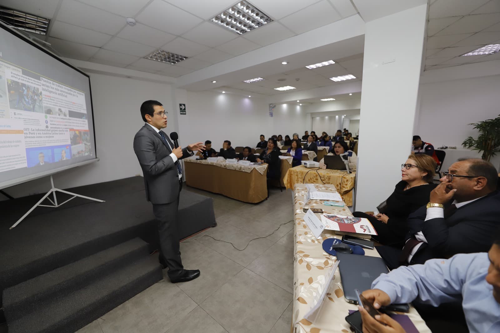 En Arequipa hombres ganan un 30% más que las mujeres
