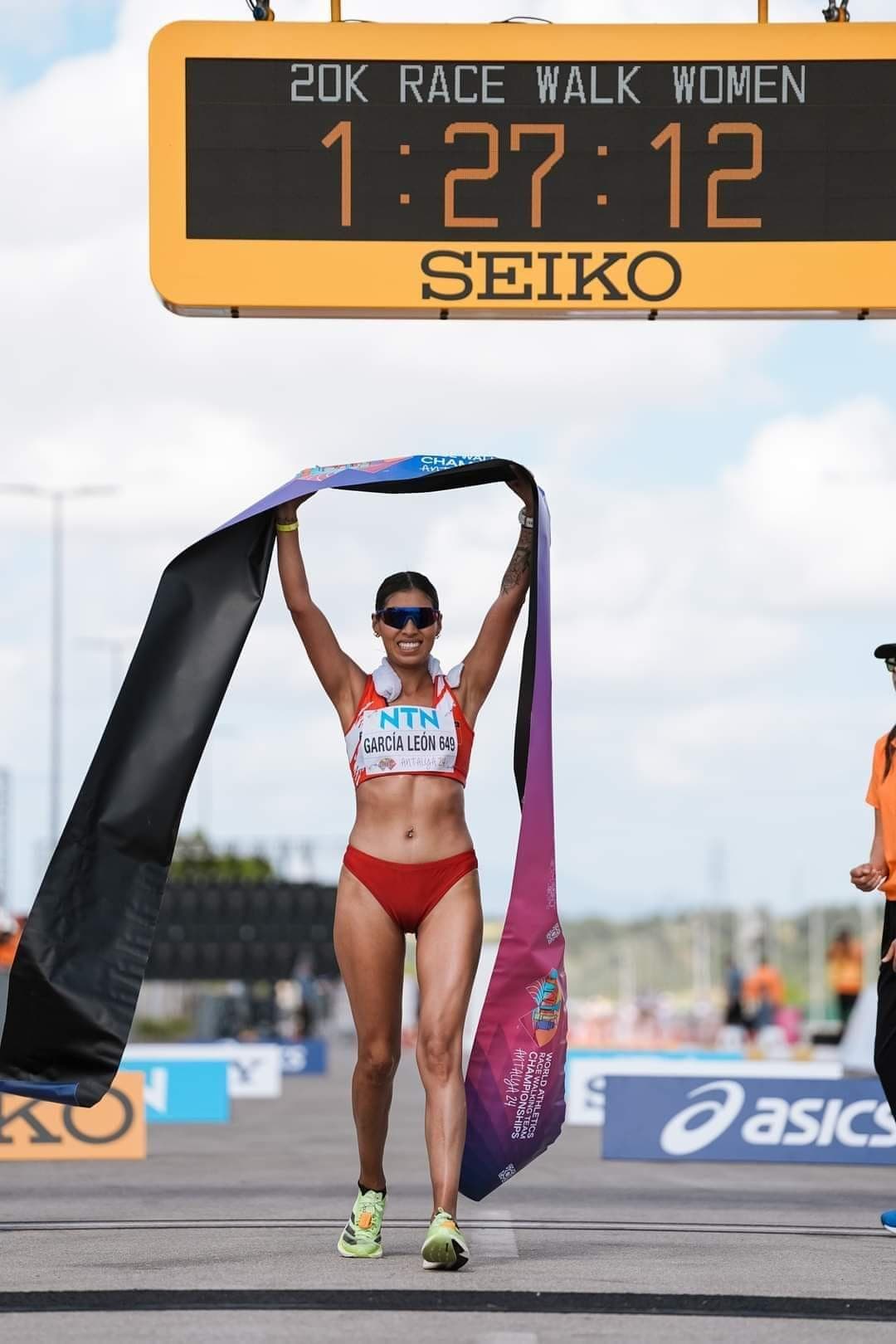 ¡Peruana de oro! García ganó Mundial de Marcha por Equipos