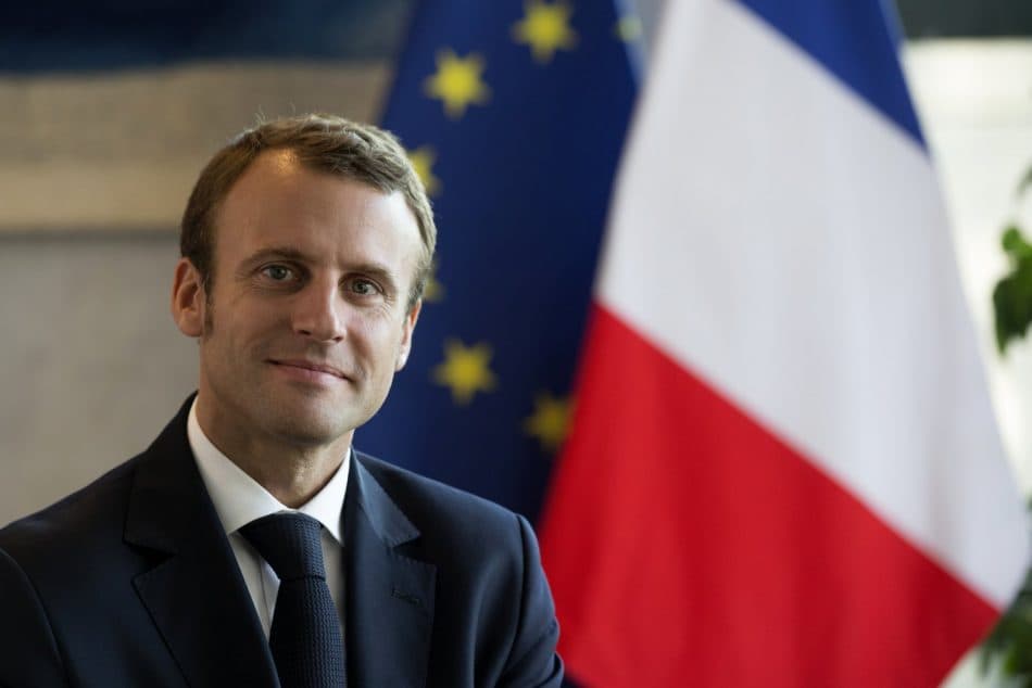 Presidente de Francia sugiere que aborto sea derecho básico