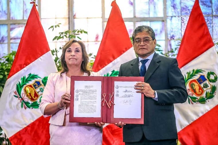 Dina Boluarte oficializa Ley de Amnistía para militares y policías