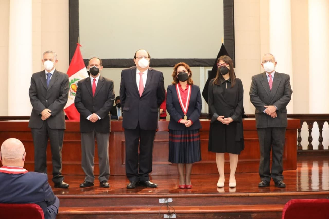 Julio Velarde y nuevos directores del BCR juraron a nuevo cargo