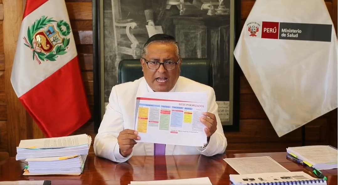 Condori afirma que presuntas mafias buscan sacarlo del cargo