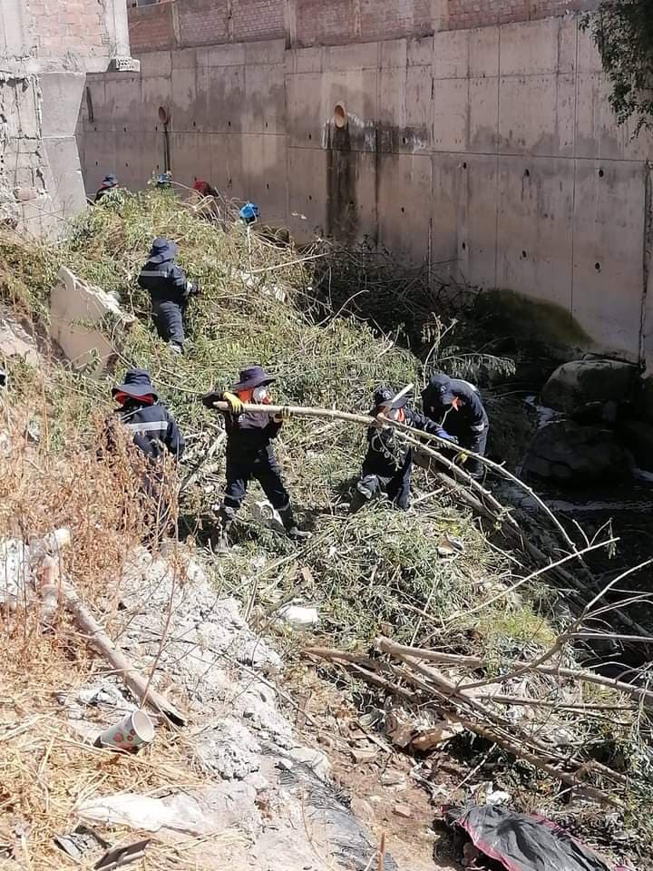 Recogen tres toneladas de basura de torrentera