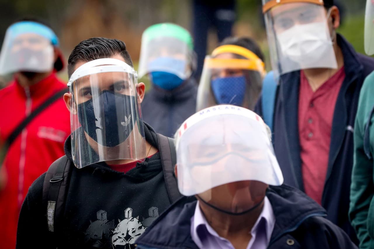 Perú: comunas provinciales solo entregaron el 50 % de escudos faciales