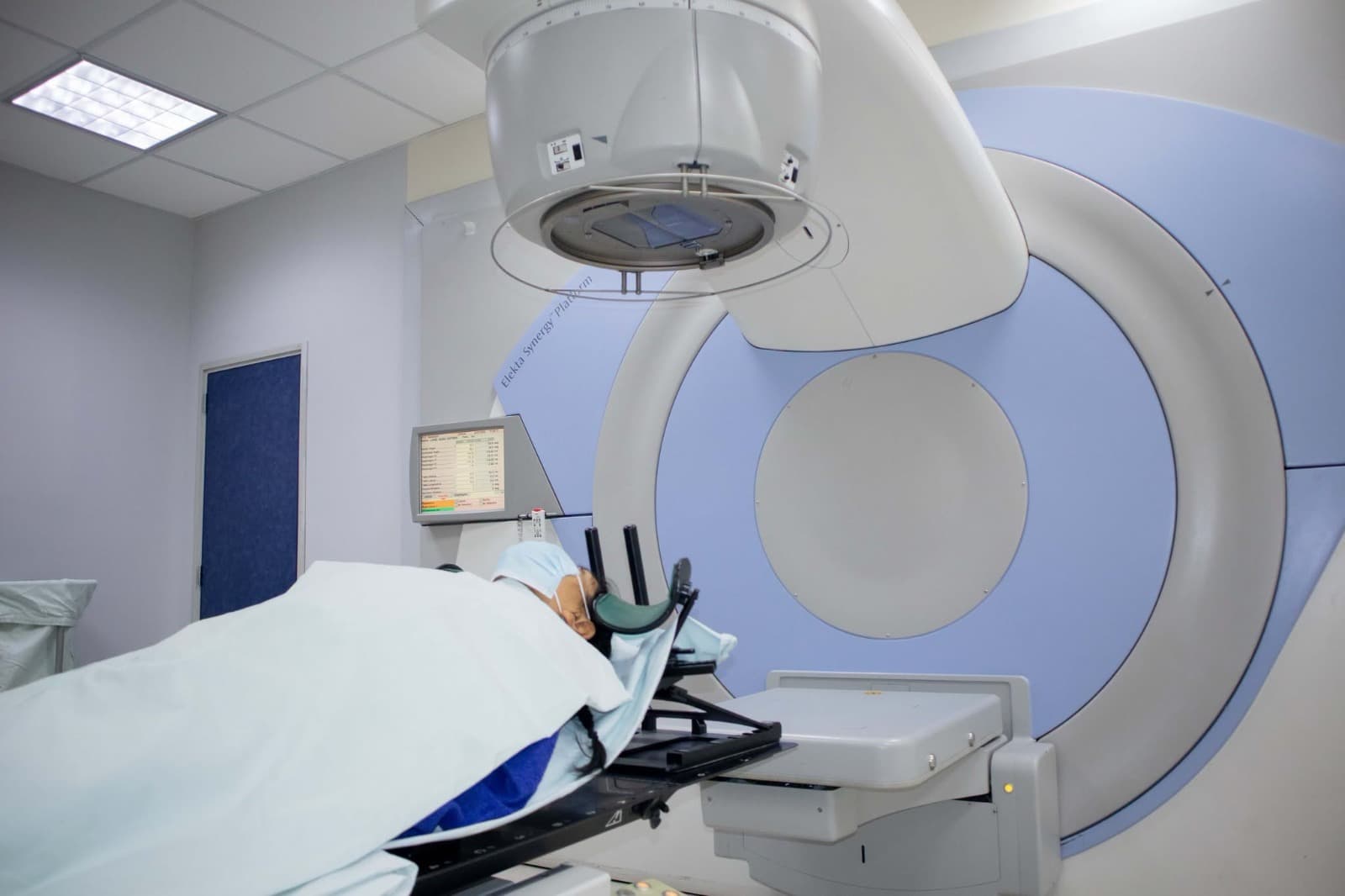 EsSalud reanuda radioterapias en el hospital Carlos Alberto Seguín