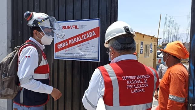 Paralizan construcción de colegio en Socabaya